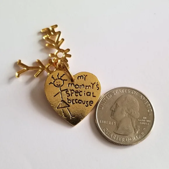 Relisted -My Mommy's special because she plays with me heart pendant - Picture 5 of 7